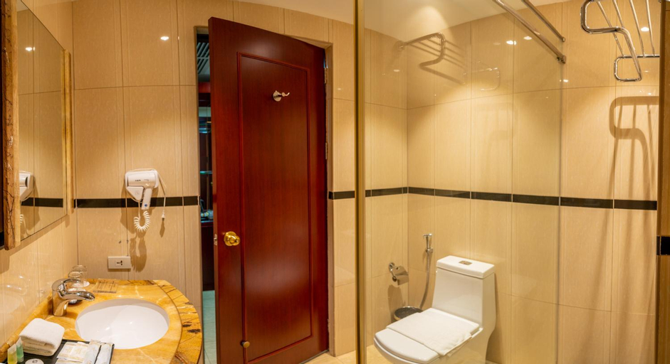 Bathroom 16