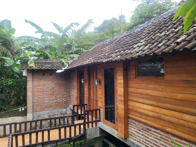 Exterior 9