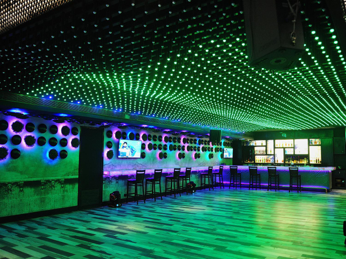 Sport & Beauty 2, Seven Eleven Hotels & Club, Thane