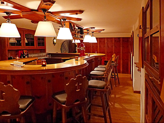 Others 5, Hotel-Restaurant Schwyzerhusli, Bergstraße