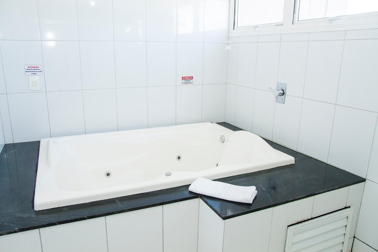 Bathroom 3, La Vitre Hotel, Jataí