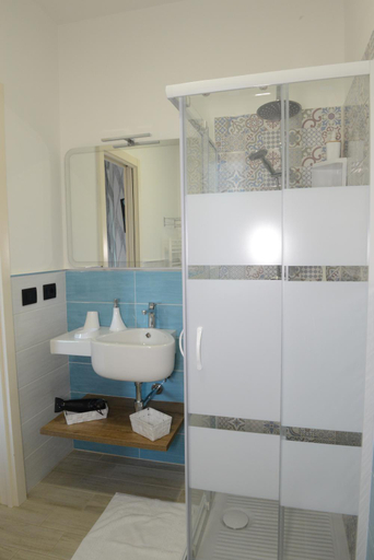 Bathroom 3, B&B LaMarina, Sassari