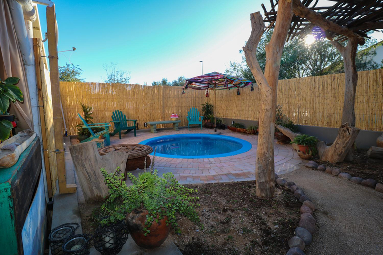 Others 3, The Desert House Bed and Breakfast, Daures
