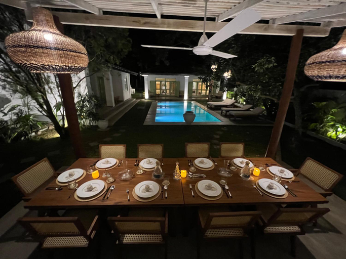 Food & Drinks 5, Zen House, Habaraduwa