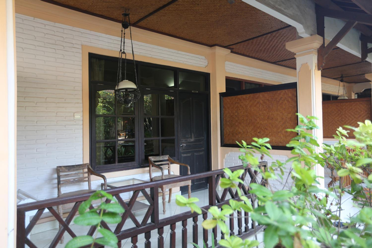 Exterior 2