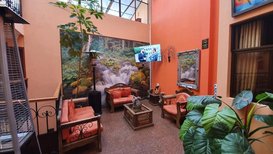 Public Area, Bolivian Heights Hostel, Pedro Domingo Murillo