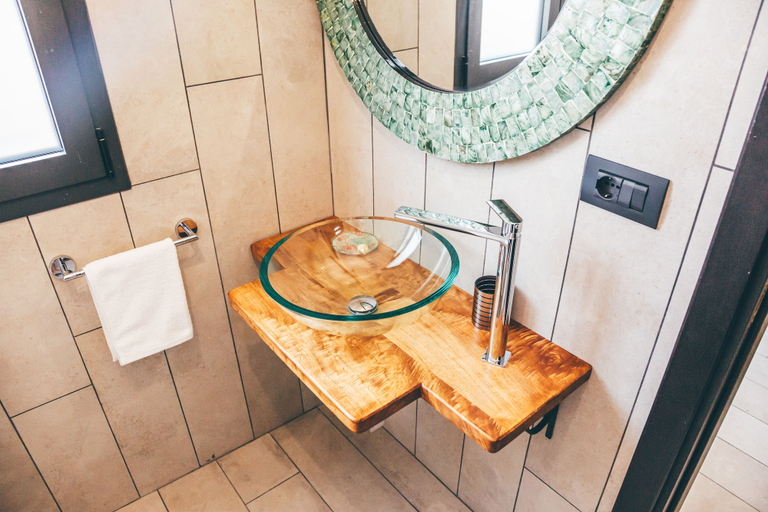 Bathroom 4, Eksotika, Messina