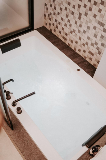 Others 3, Dislocati BnB - Jacuzzi privata - Cucina - TV60" - Minimal Luxury, Napoli