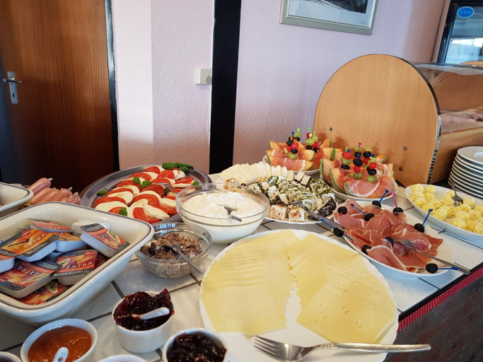 Food & Drinks 5, Hotel Garni Julia, Düren