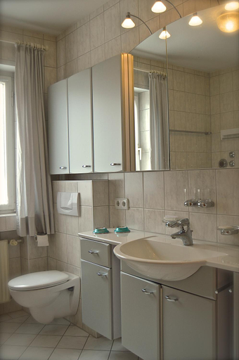 Bathroom 3, Yeti Lux - Family Garden Lodge, Garmisch-Partenkirchen