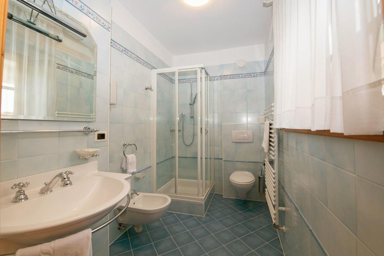 Bathroom 4, Santeshotel, Bolzano
