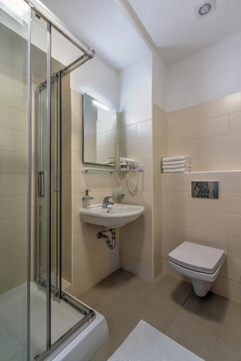 Bathroom 5, Taurus, Praha 2
