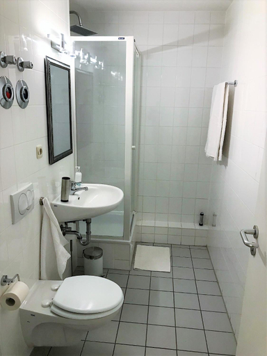 Bathroom 3, Dream Station - Apartment in Zentrum Sud, Leipzig