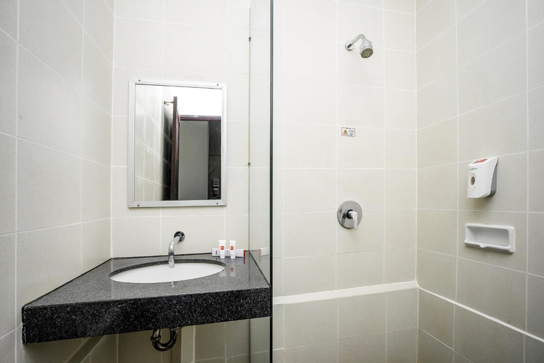 Bathroom 16