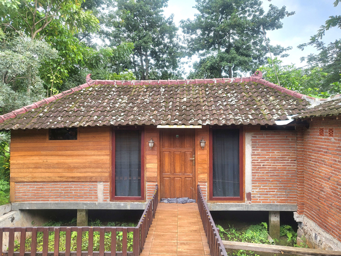 Exterior 7