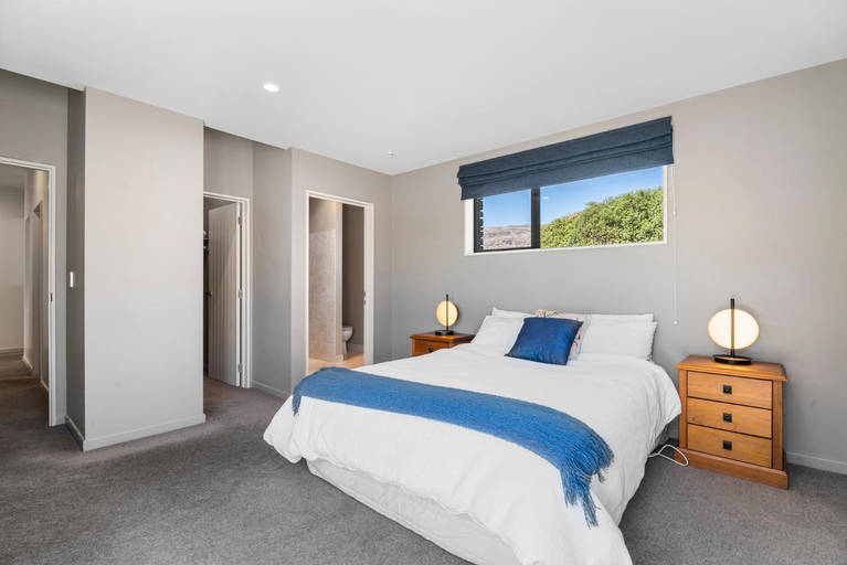 Bedroom 2, Heritage Villa 10 - Wanaka Holiday Home, Queenstown-Lakes