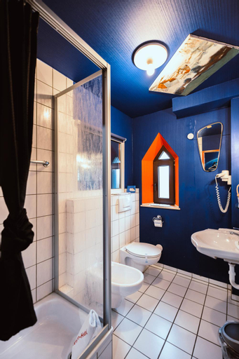 Bathroom 15