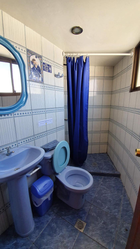 Bathroom, Bolivian Heights Hostel, Pedro Domingo Murillo