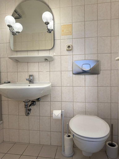 Bathroom 5, Hotel Zur Eiche, Zwickau