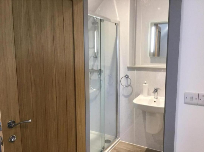 Bathroom 1, Hunters Lodge, Devon
