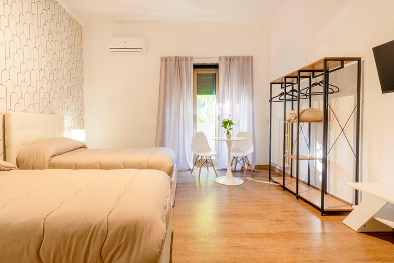 Others 1, Stella - Central Apartment, Bari
