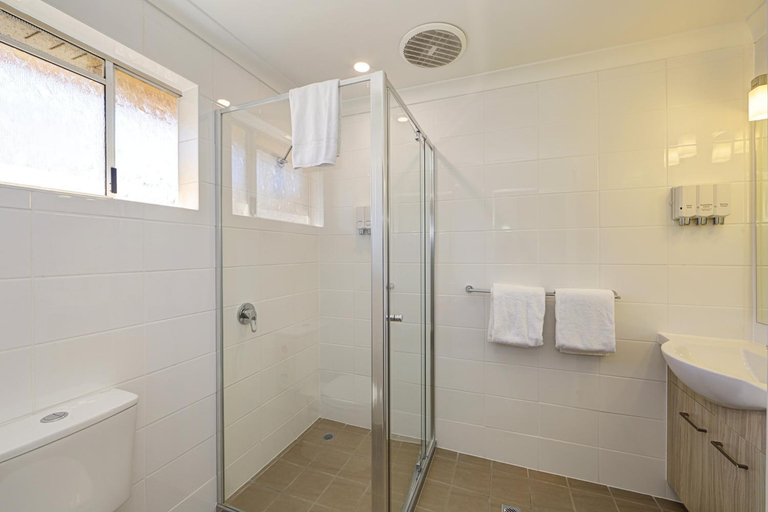 Bathroom 2, Smart Motels Bert Hinkler , Bundaberg