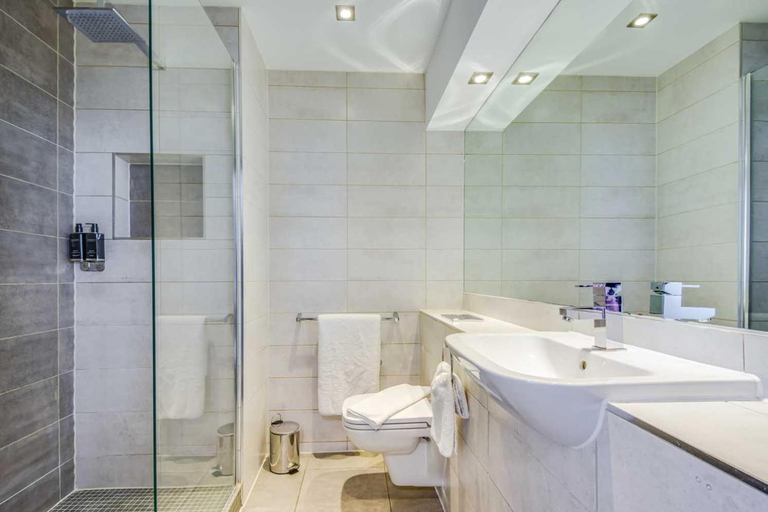 Bathroom 4, Roomzzz Chester City, Cheshire West and Chester