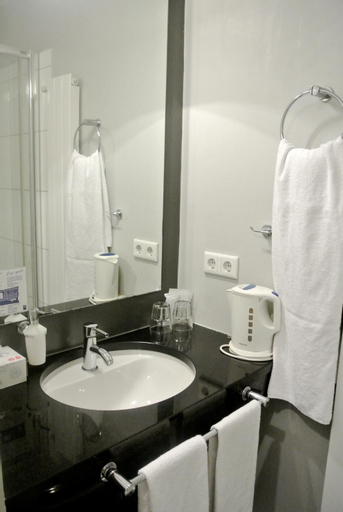 Bathroom 15