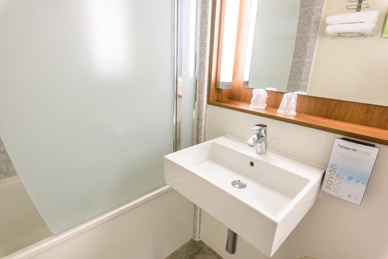 Bathroom 4, Campanile Toulouse Sesquieres, Haute-Garonne