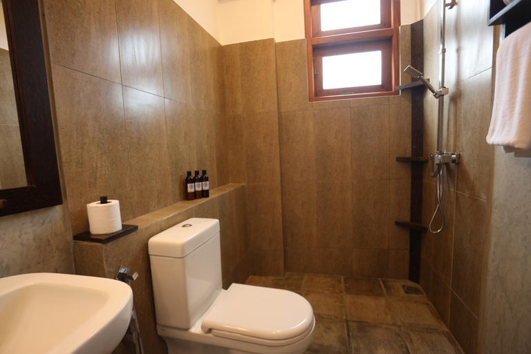 Bathroom 2, PearlDrop Waves Mirissa, Weligama
