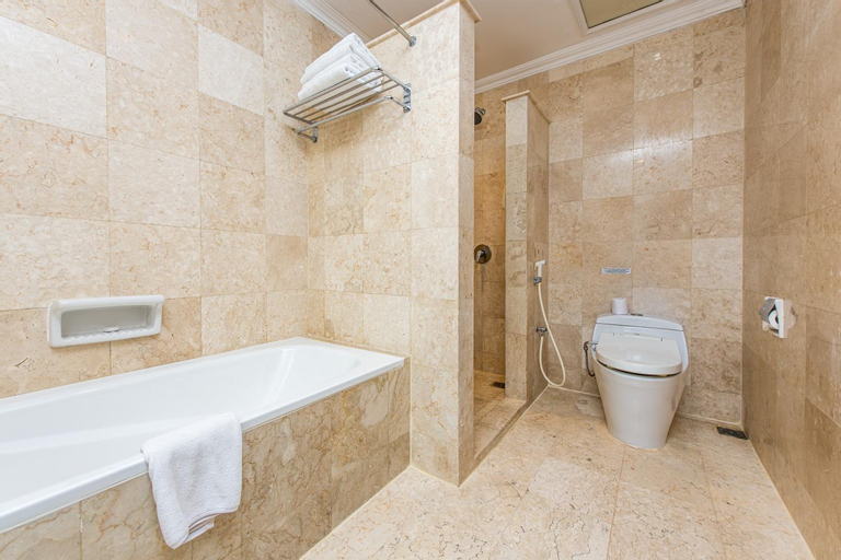 Bathroom 13