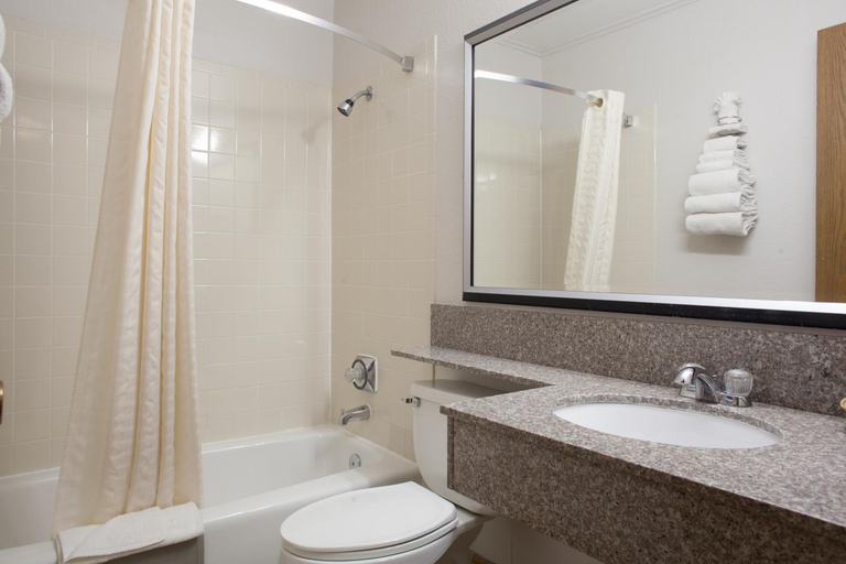 Bathroom, Heartland Inn Coralville, Johnson