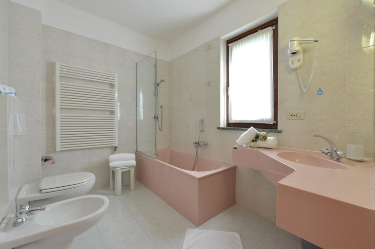 Bathroom 4, La Rocca Sport & Benessere, Aosta