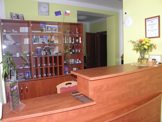 Public Area 2, Hotel & Motorest V Udoli Zlateho potoka, Louny