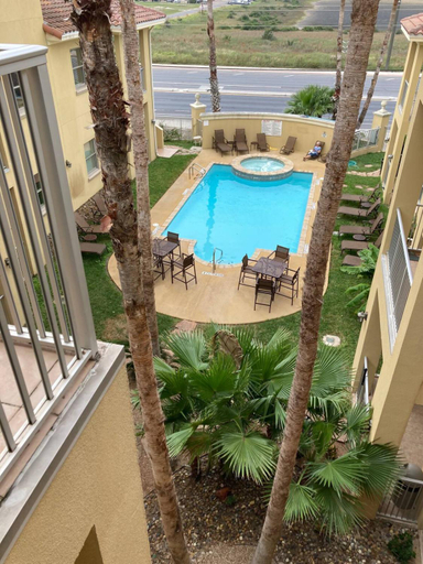 Sport & Beauty 5, cozy & spacious condo 10min walk to beach, Cameron