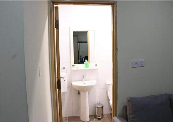 Bathroom 2, Paragon Garden, Obio/Akp