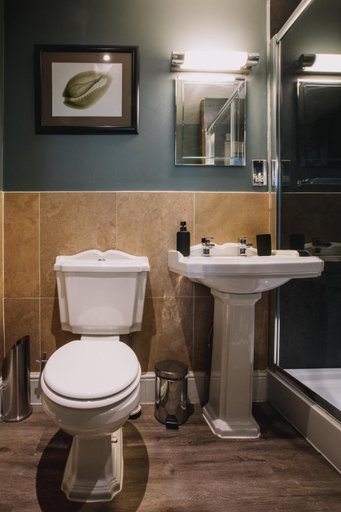 Bathroom 3, The Sun Hotel & Bar, Lancashire