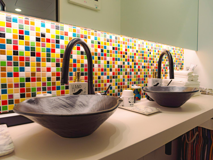 Bathroom 3, Bond Base, Fukuoka