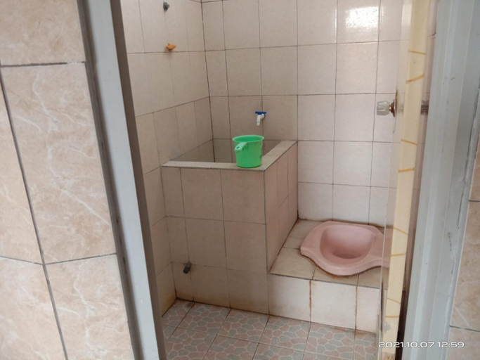 Bathroom 5, Hotel Arjuna Sari Bandungan, Semarang