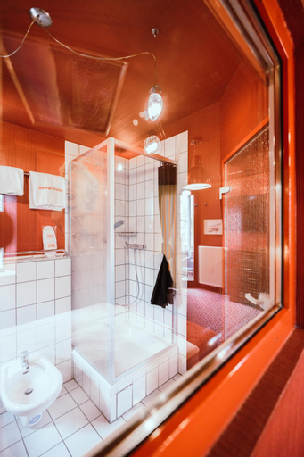 Bathroom 14