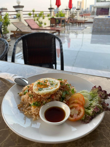 Food & Drinks 9