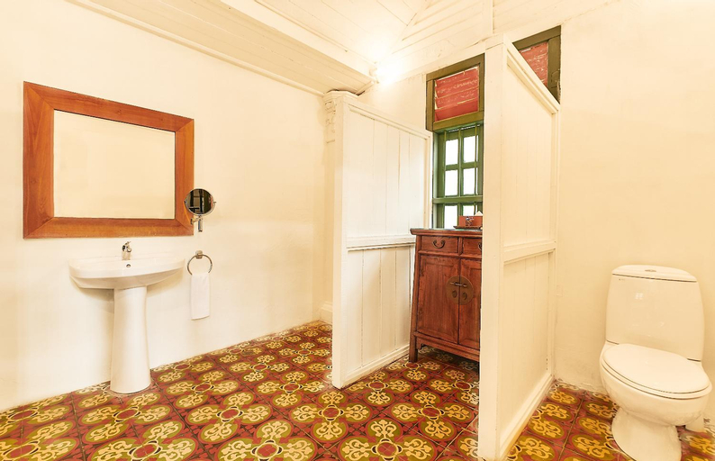 Bathroom 20