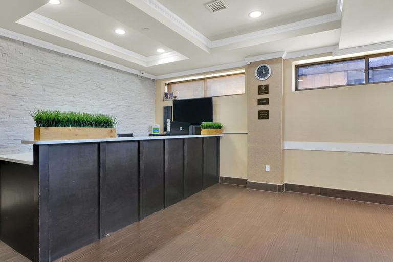 Public Area 2, Hotel Pergola Jamaica JFK, New York