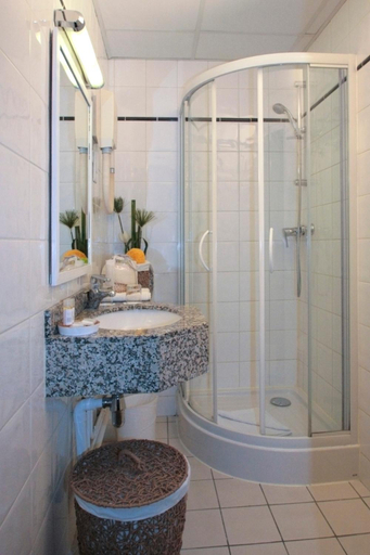Bathroom 4, Bastille De Launay Hotel, Paris