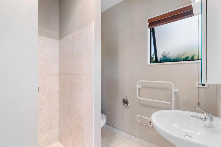 Bathroom 3, Heritage Villa 10 - Wanaka Holiday Home, Queenstown-Lakes
