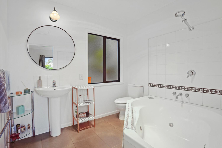 Bathroom, Bushside Cottage - Akaroa Holiday Home, Christchurch