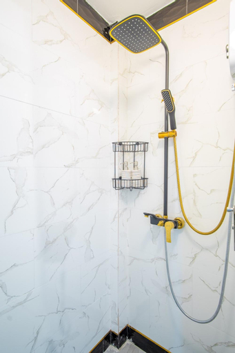 Bathroom 18