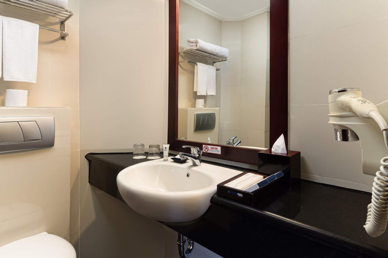 Bathroom 14