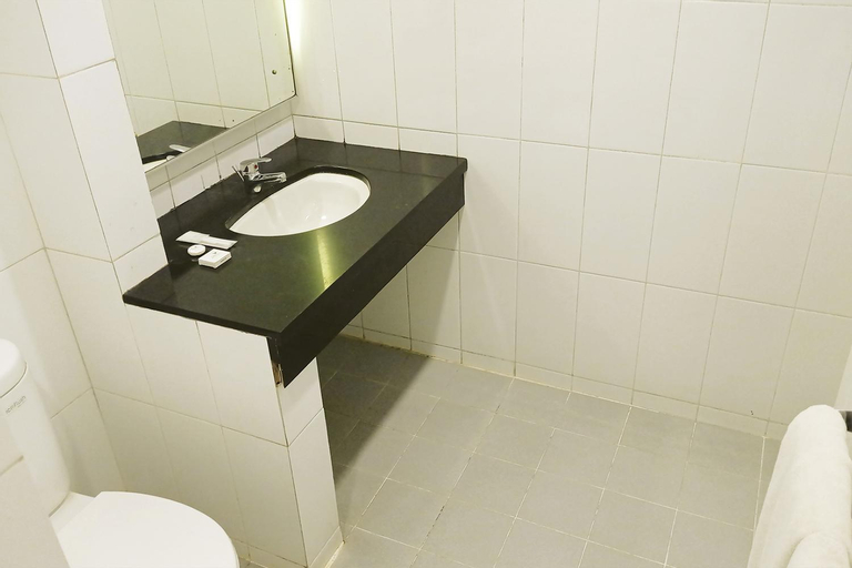 Bathroom 10