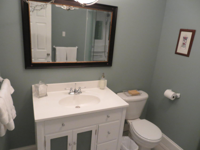 Bathroom 2, Lancaster Inn B&B, Division No. 7